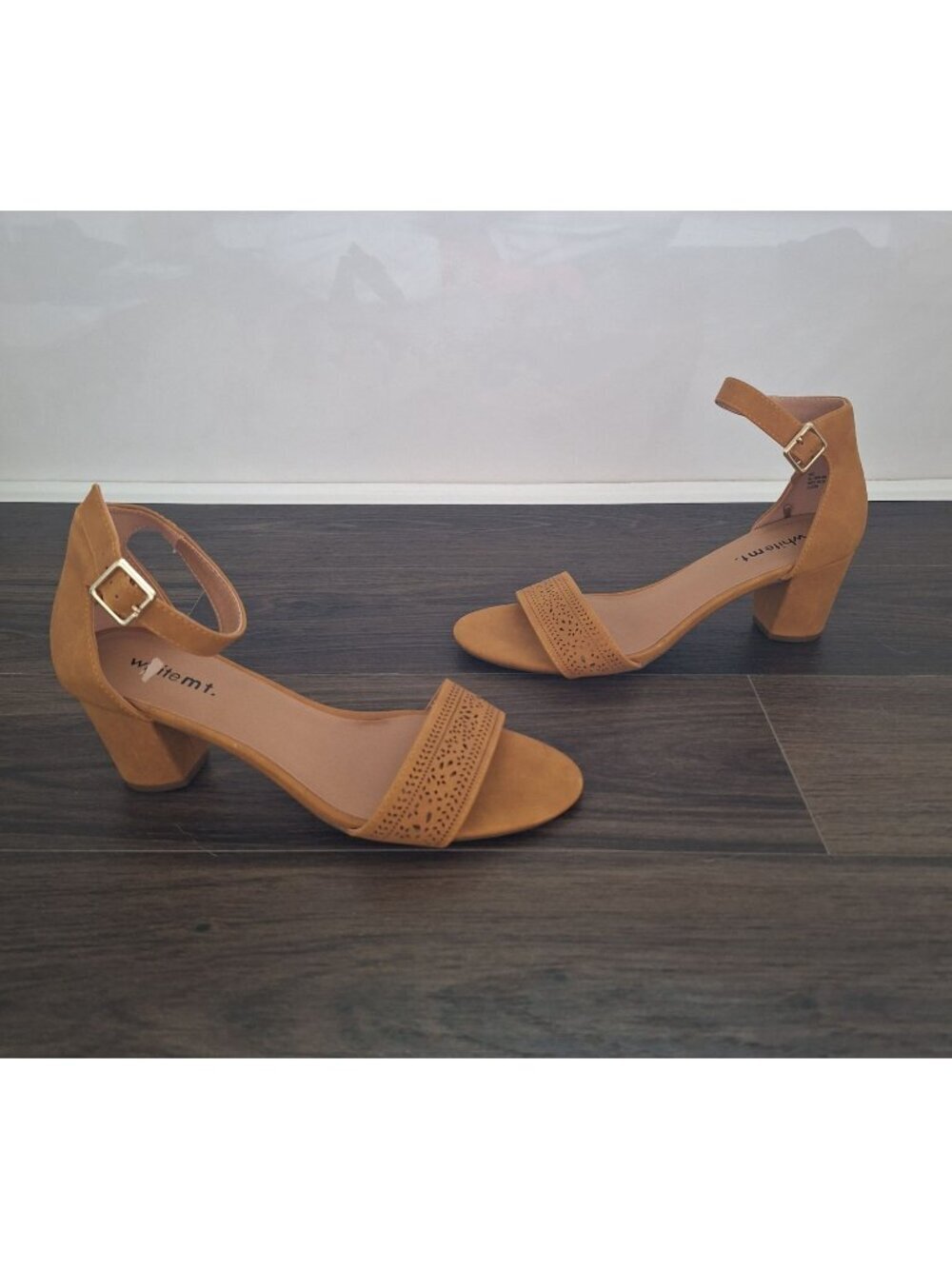 NWOT White Mountain Mustard Faux Leather Strap Sandals Size 10 Preppy Comfy Chic